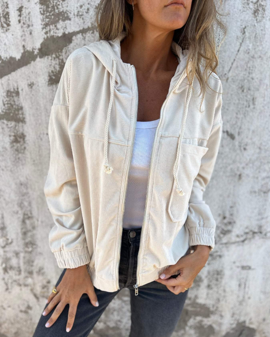 model: Le mannequin mesure 170 cm et porte une taille M.