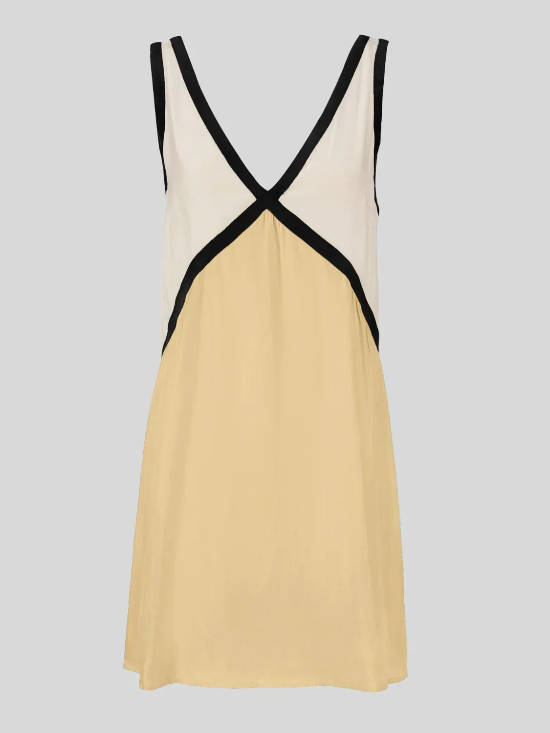 Robe courte jaune femme en tissu léger, design contrastant avec dos plongeant pour un look élégant et moderne.
