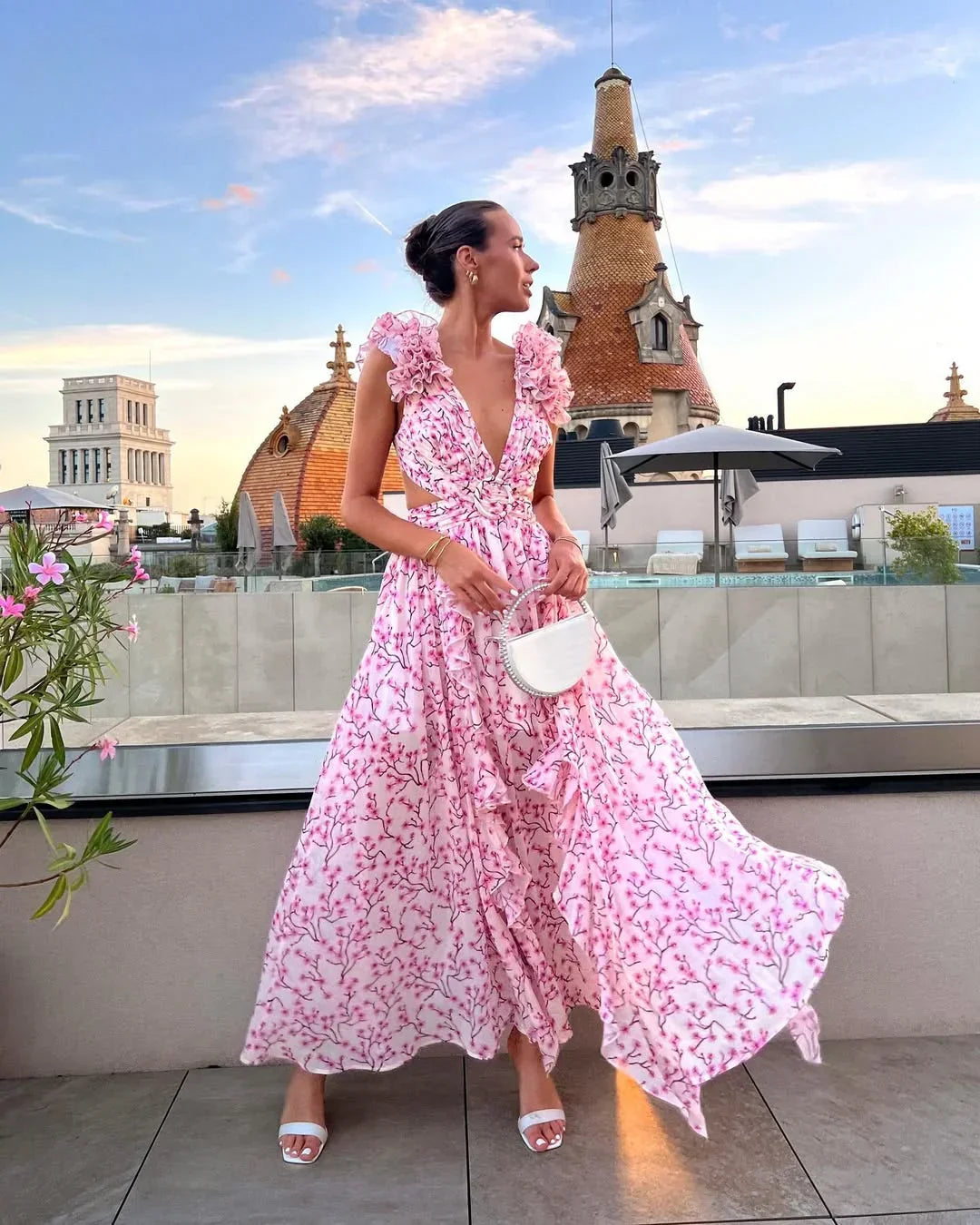 Robe maxi femme fleurie sans manches en coton léger, avec un imprimé floral coloré et une coupe fluide pour un confort…