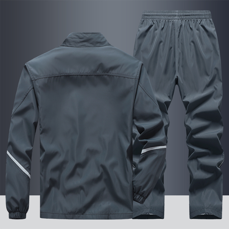 Survêtement homme confortable et stylé.  Plusieurs couleurs disponibles. Vêtement sport et détente.